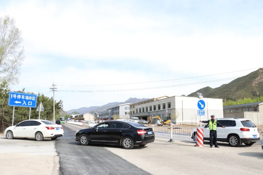 “五一”假期首日五台山景区迎来客流高峰