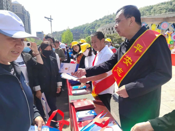 蒲县积极开展“平安县城建设”宣传活动