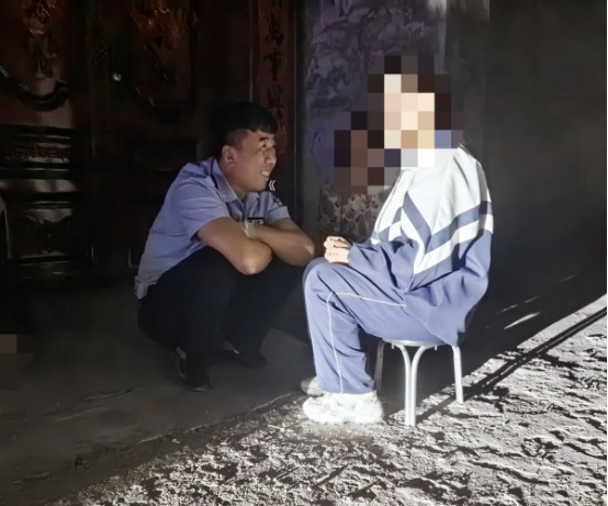 解心结  笑开颜  民警助高中女孩回家