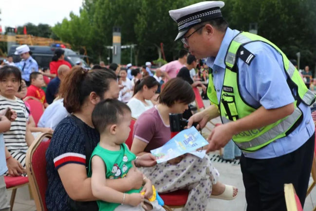 洪洞公安：消夏晚会“警”相随 花式宣传不停歇