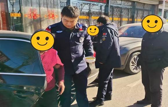 【我为群众办实事】天冷情暖  民警暖心守护老人回家