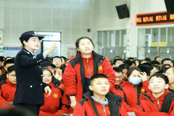 校园安全无小事  平安护航警先行