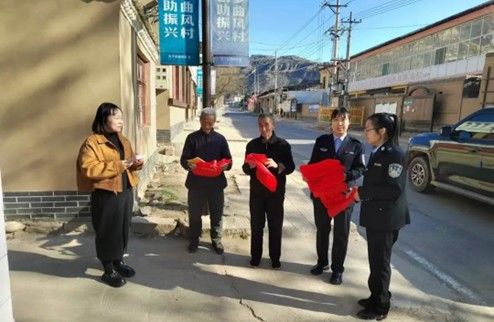 法律宣传正当时 普法惠民暖人心  大宁县司法局曲峨司法所积极开展与群众“零距离”“面对面”普法宣传活动