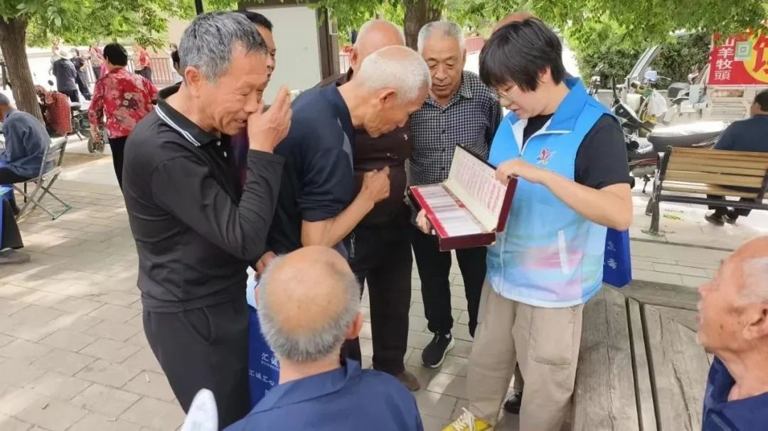 开展宣传活动 筑牢平安防线