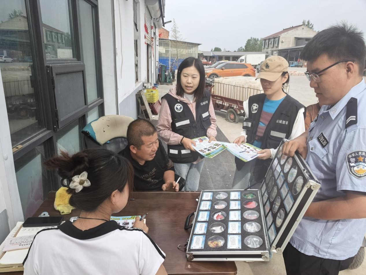 禁毒宣传进市场 禁毒知识入民心