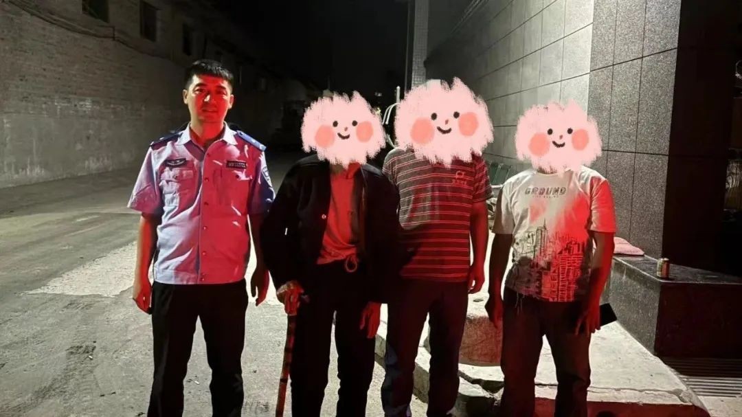 九旬老人外出迷路 民警暖心助其回家