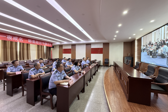 新绛县公安局组织观看“新征程上的奋斗者”公安先进典型代表中外记者见面会