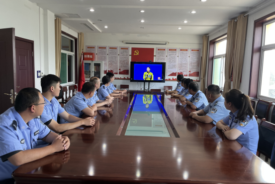 新绛县公安局组织观看“新征程上的奋斗者”公安先进典型代表中外记者见面会