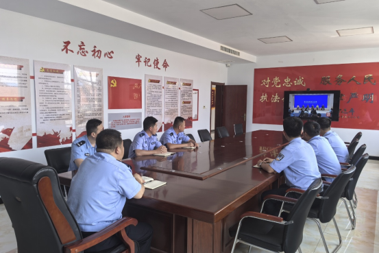 新绛县公安局组织观看“新征程上的奋斗者”公安先进典型代表中外记者见面会
