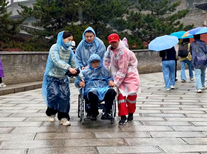 五台山景区:志愿服务暖人心 游客“粽”情山水共享假日美好