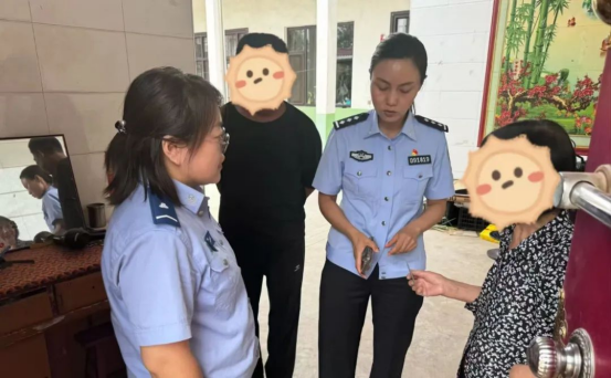 户籍民警送证上门获称赞