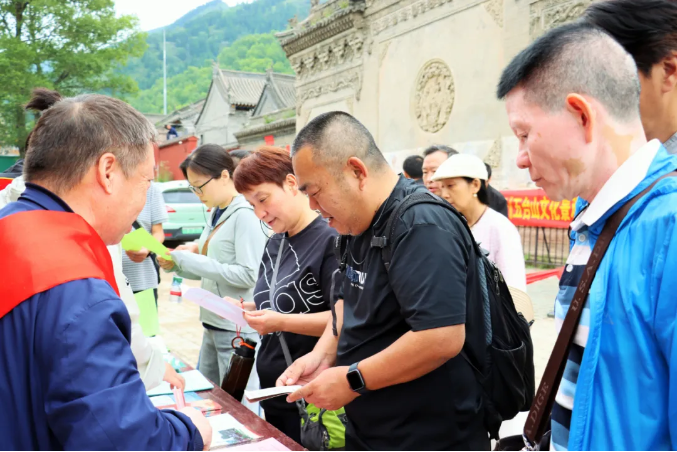 五台山景区开展“遗产保护法制在行动”主题宣传活动