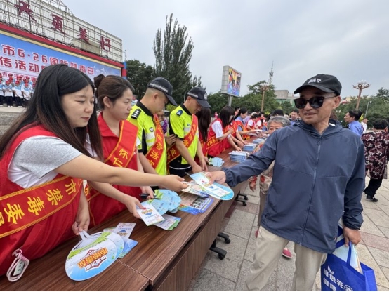 以“宣”为剑，以“防”为盾！ ——怀仁市掀起“6·26”禁毒宣传热潮