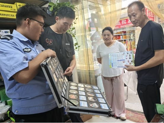 禁毒宣传入市场 筑牢商铺防毒墙