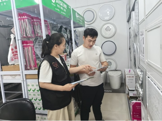 禁毒宣传入市场 筑牢商铺防毒墙