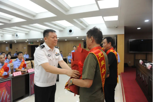 警心向党 初心如磐 临汾市公安局直属分局组织开展庆“七一”系列活动