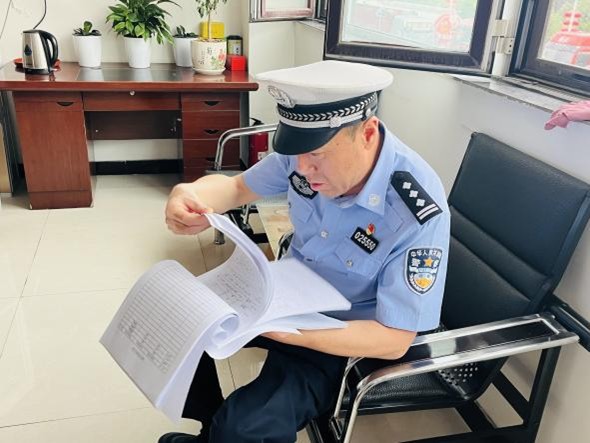 压实主体责任 消除安全隐患——大同交警为暑期游客出行护航