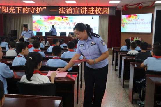 阳光下的守护-灵石公安联合开展校园安全宣传教育活动