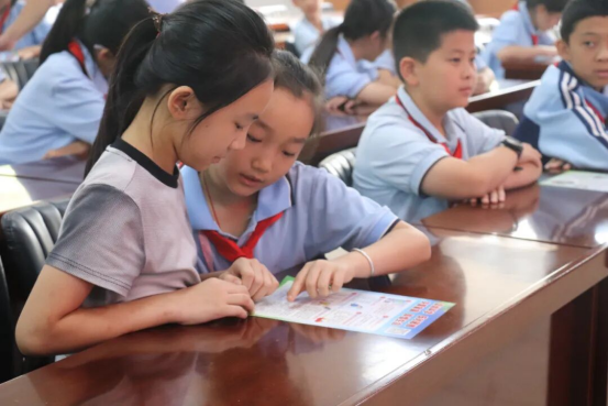 阳光下的守护-灵石公安联合开展校园安全宣传教育活动